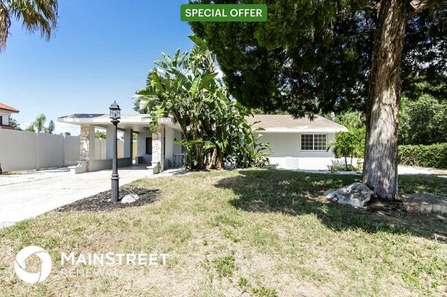 Building Photo - 2035 Goldenrod St