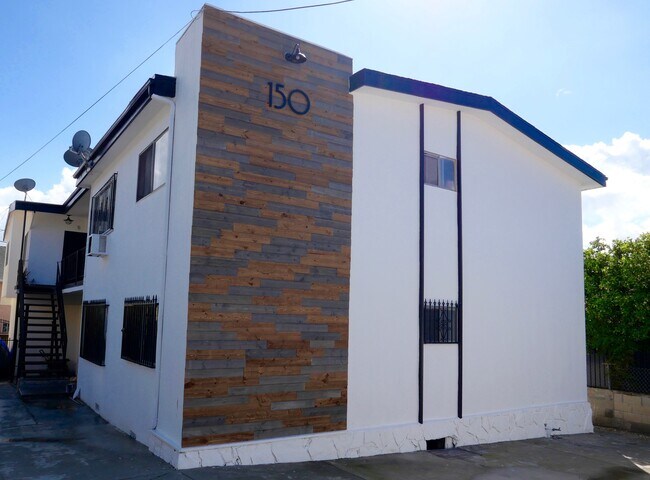 Building Photo - 150 E Avenue 32