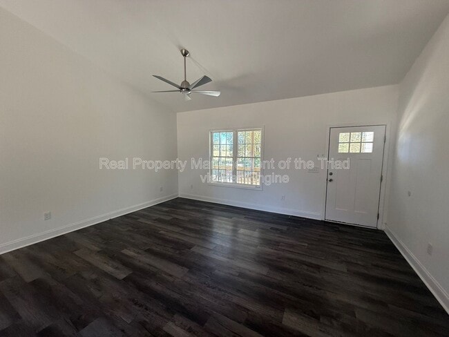 Foto del edificio - 3773 Hinshaw Country Rd
