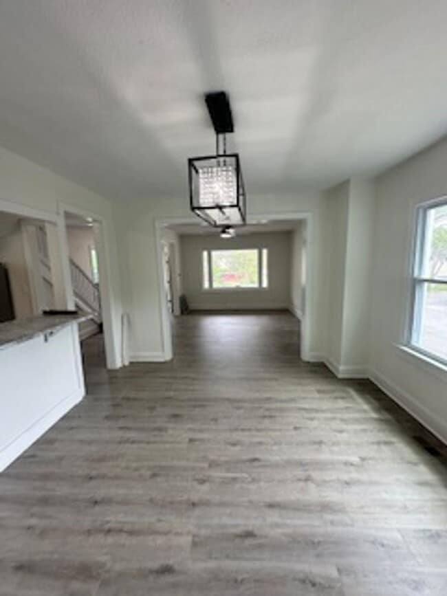 Building Photo - Fully renovated house for Rent!