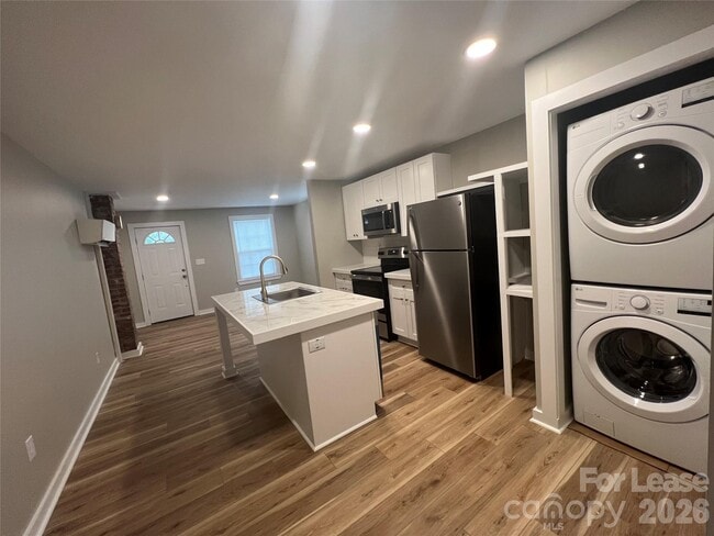 Foto del edificio - 534 N Church St