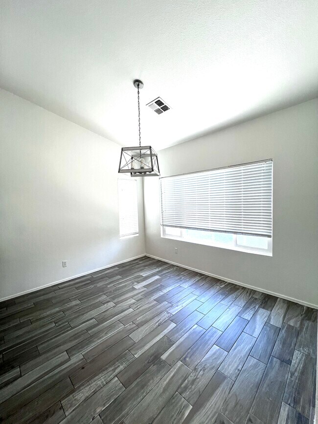 Comedor - 1501 E Princeton Ave