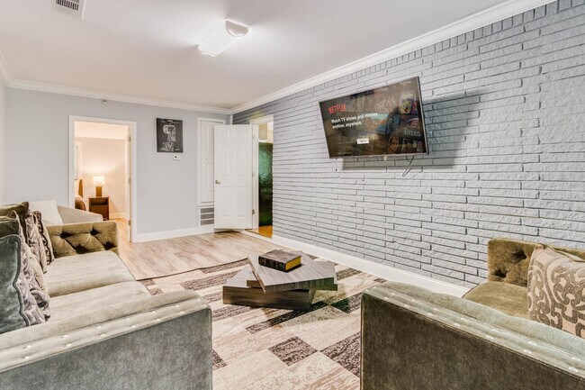 Building Photo - 2640 Casher Dr