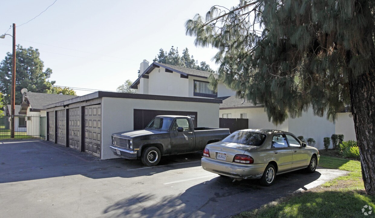 Building Photo - 296-300 Stillman Way