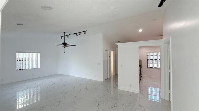 Foto del edificio - 8205 SW 12th St
