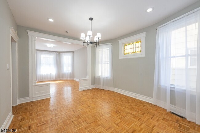 Foto del edificio - 24 Llewellyn Ave