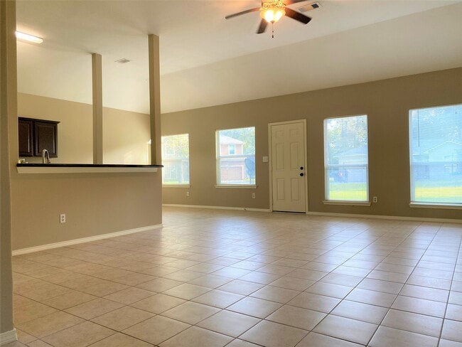 Building Photo - 9104 N Green River Dr