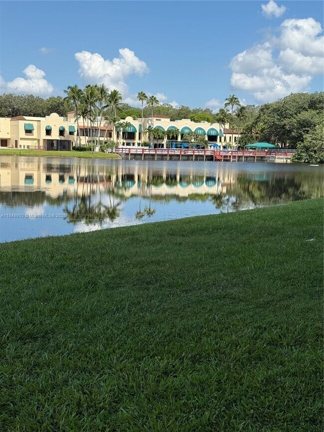 Building Photo - 9450 Poinciana Pl
