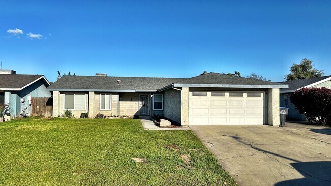 Building Photo - 1840 N. CEDAR CT. - 4 BEDROOM 2 BATHROOM -...