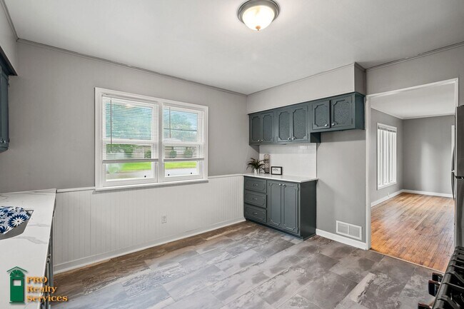Building Photo - 3 Bedroom Home **Half Off October's Rent w...