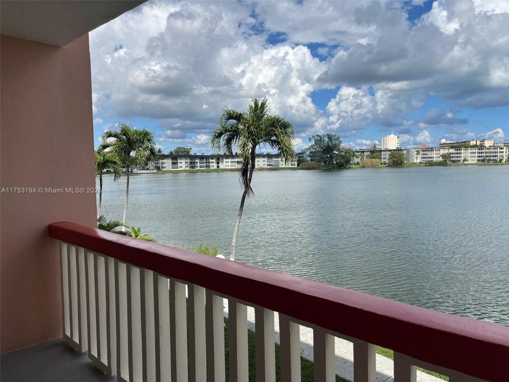 Foto principal - 2 bedroom in Miami FL 33179