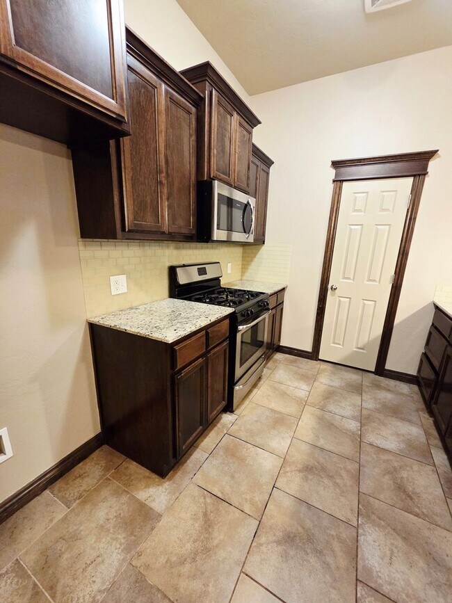 Foto del edificio - ?YUKON HOME MOVE IN SPECIAL! ?