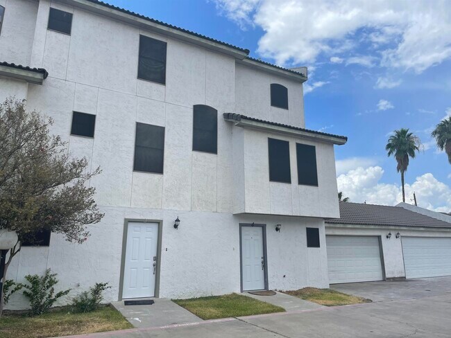 Foto del edificio - 100 W Village Blvd