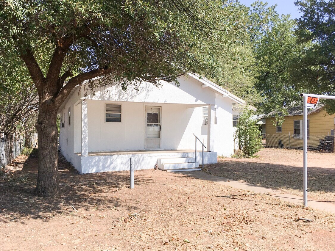 Primary Photo - 323 W Harris St