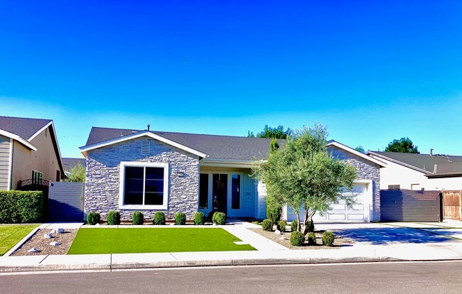 Building Photo - 9207 Manor Forest Ln