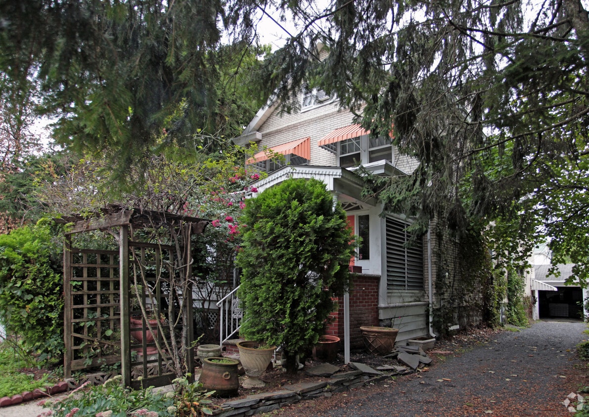 40 Wolff Ave Edison, NJ 08837 Alquileres en Edison, NJ