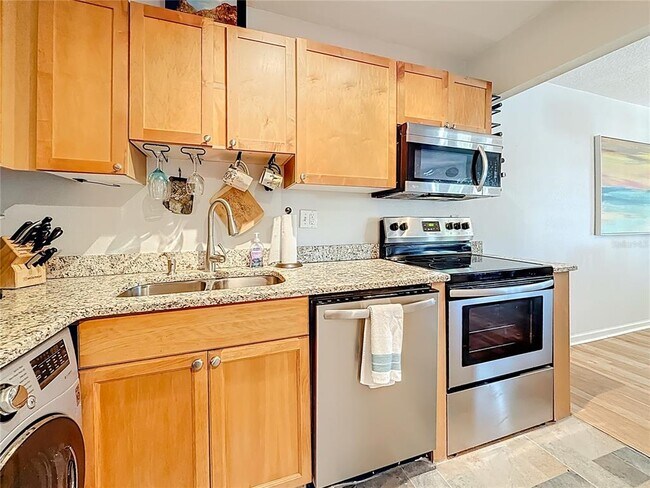 Building Photo - 3893 Pompano Dr SE