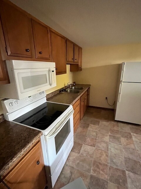 Kitchen - 1801 6th Ave S
