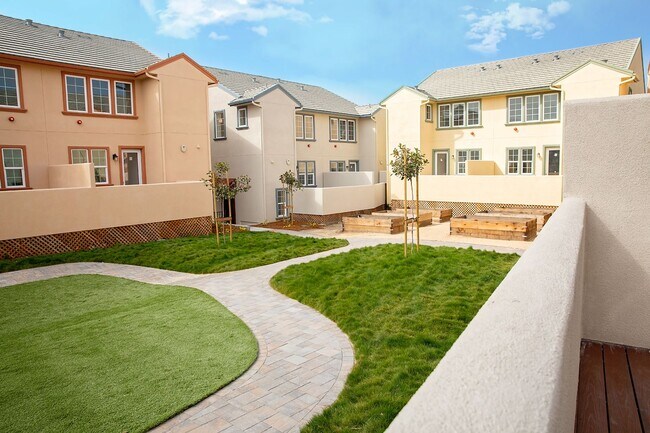 Building Photo - 80 Blackbird Cir