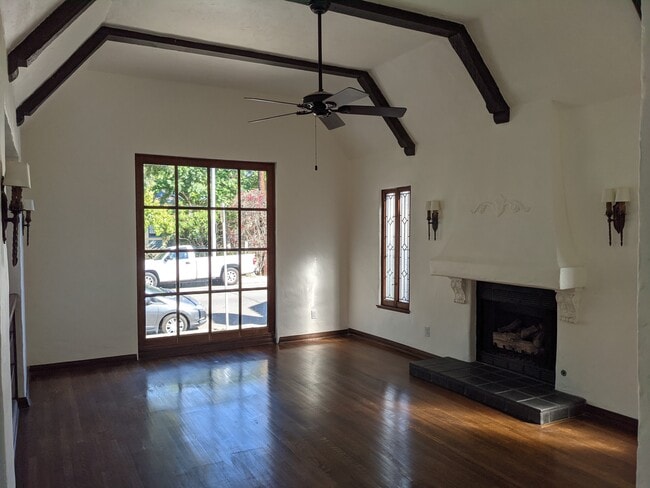 Building Photo - 239 Orizaba Ave