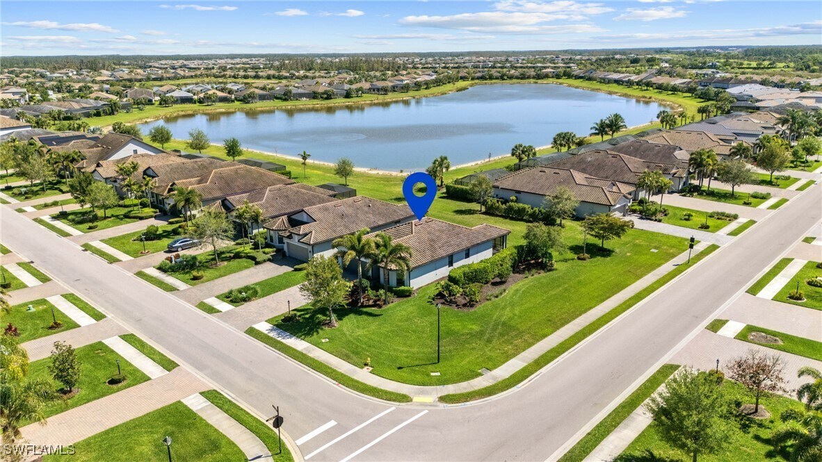 Foto principal - 19953 Beverly Park Rd