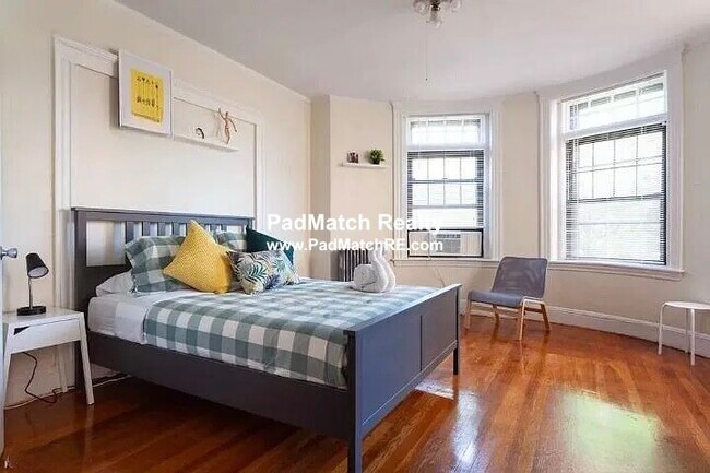 Foto del edificio - 1247 Beacon St