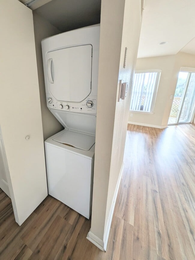 Foto del edificio - 4863 Via Palm Lks