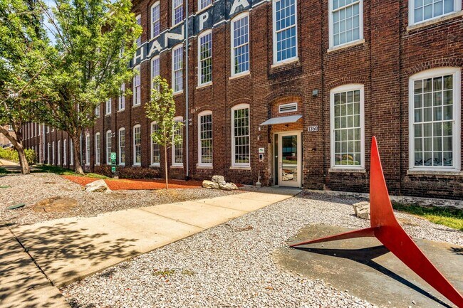 Building Photo - Werthan Lofts 1 Bed 1 Bath Available NOW!