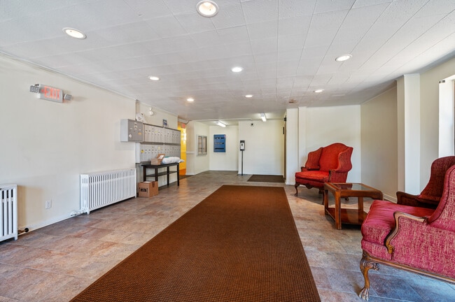 Building Photo - 5424 Fifth Ave