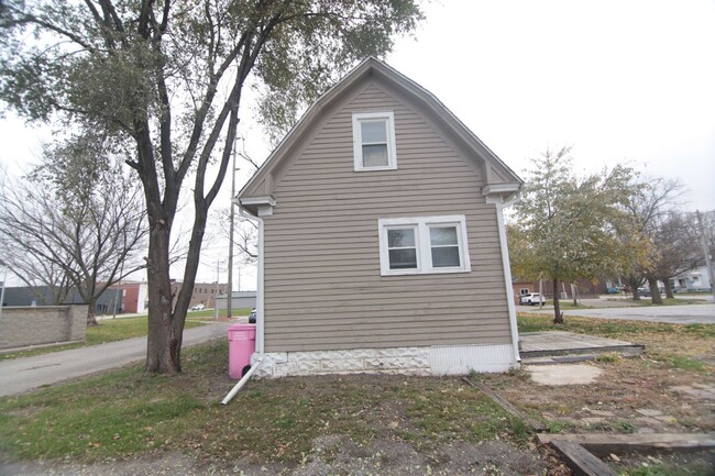 Foto del edificio - Charming 2BR Gem for Rent in Aledo, IL