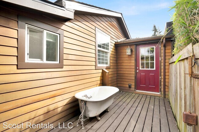 Foto del edificio - 2 br, 1 bath House - 23 NE Holland St