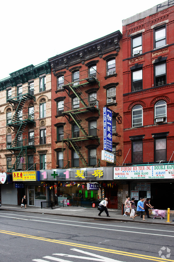 Foto principal - 135 E Broadway
