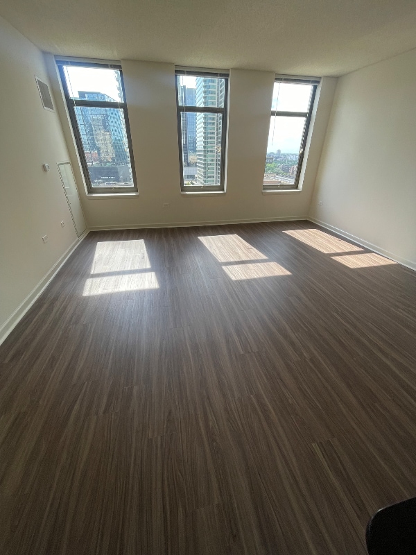 Foto del edificio - 360 N Jefferson St