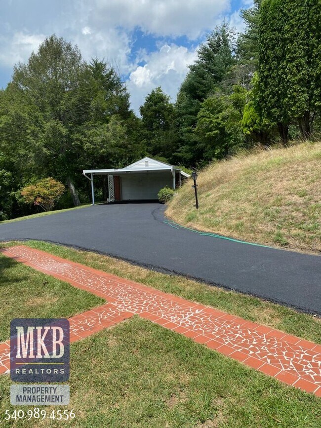 Foto del edificio - 2-Possibly 3 Bedroom completly remodeled home in Clearbrook