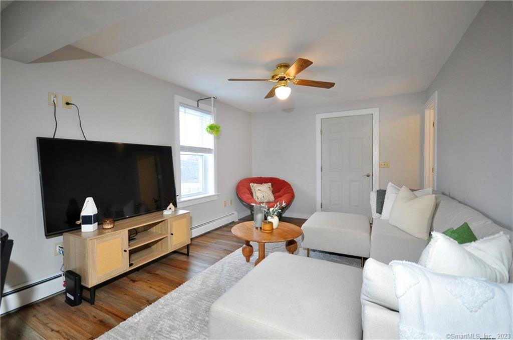 Foto principal - 722 Bantam Rd