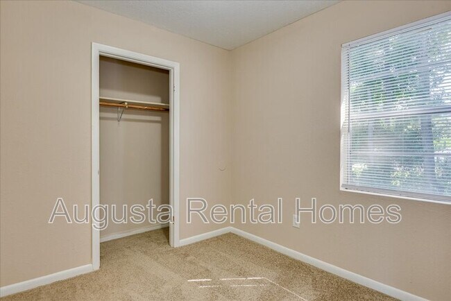 Building Photo - 404 Verdery Dr