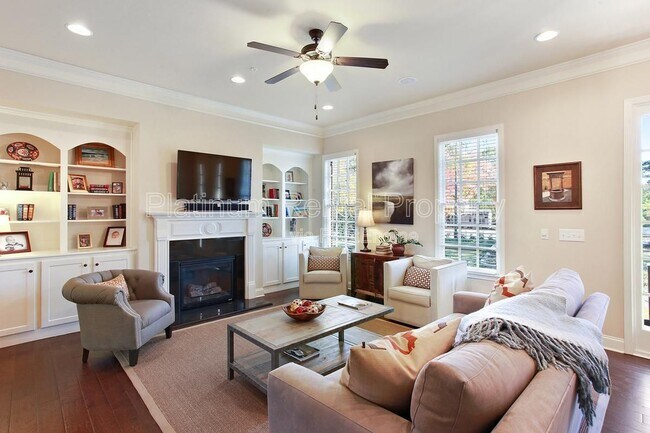 Foto del edificio - 440 Rose Garden Ln