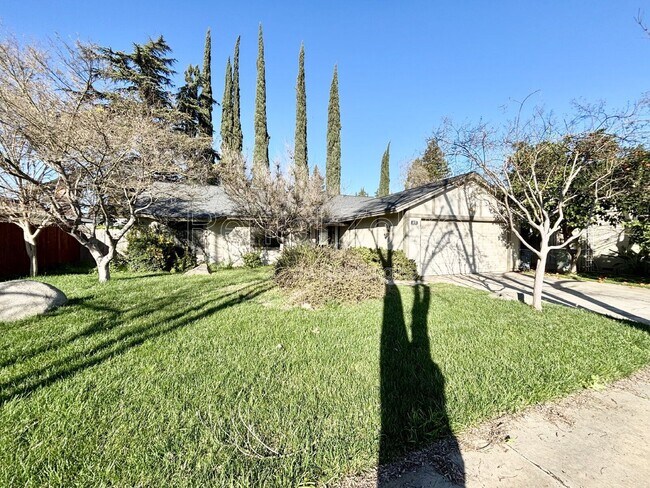 Foto del edificio - 1445 Cameron Ln