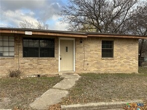 Building Photo - 606 Westview Cir