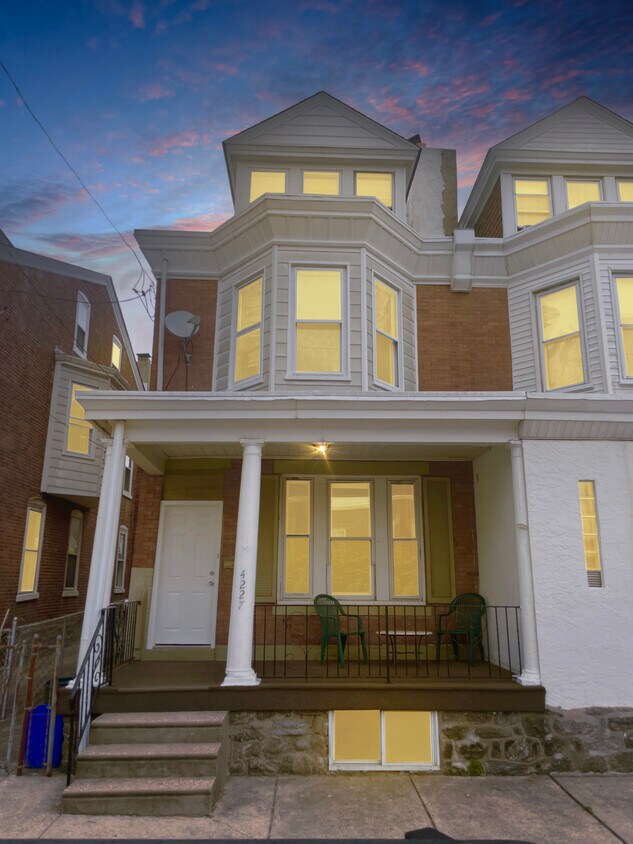 Primary Photo - 4227 Manayunk Ave