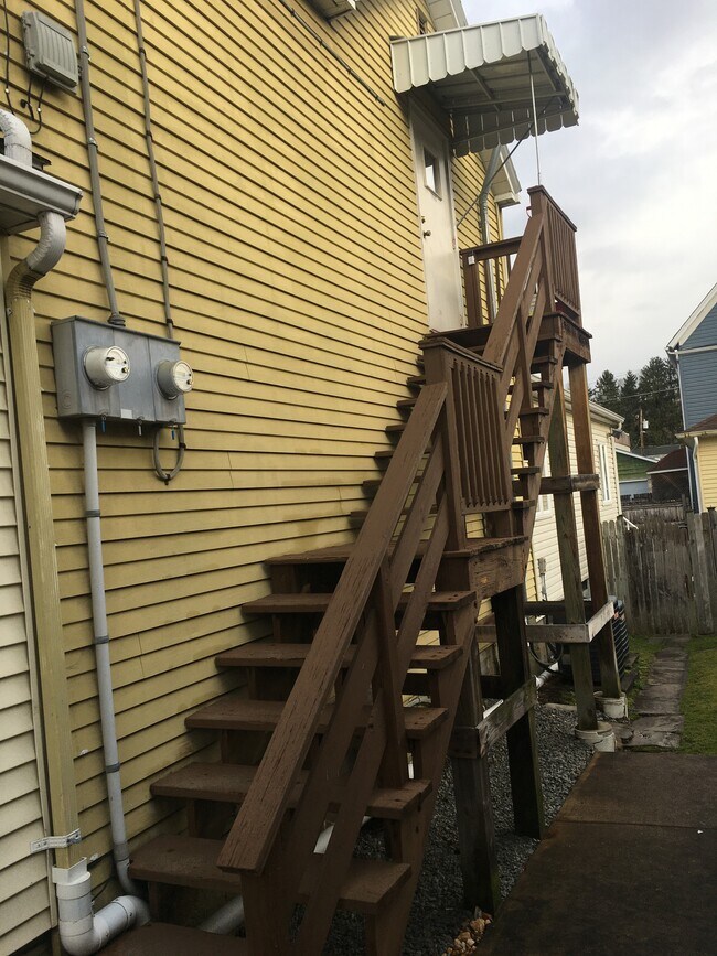 144 3rd St Unit A, California, PA 15419 Apartments in California, PA