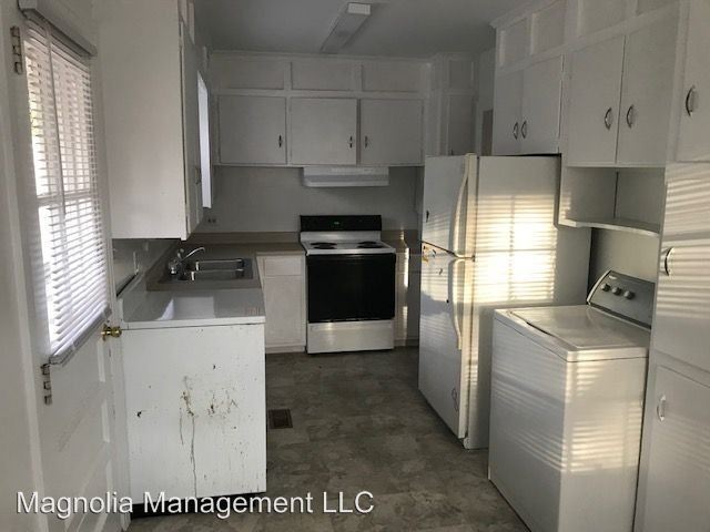 Building Photo - 3 br, 1 bath House - 106 Snipes St.