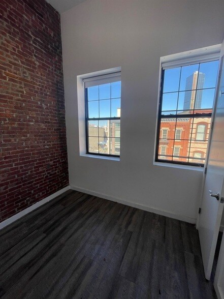 Foto del edificio - 139 Newark Ave