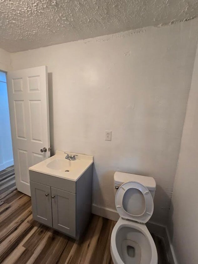 Primary Photo - Spacious One Bedroom Duplex located near S...