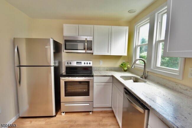 Foto del edificio - 5528 Berkshire Valley Rd