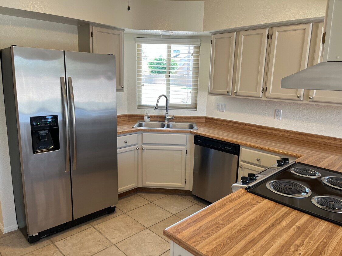 Primary Photo - 1200 W Boxelder Cir