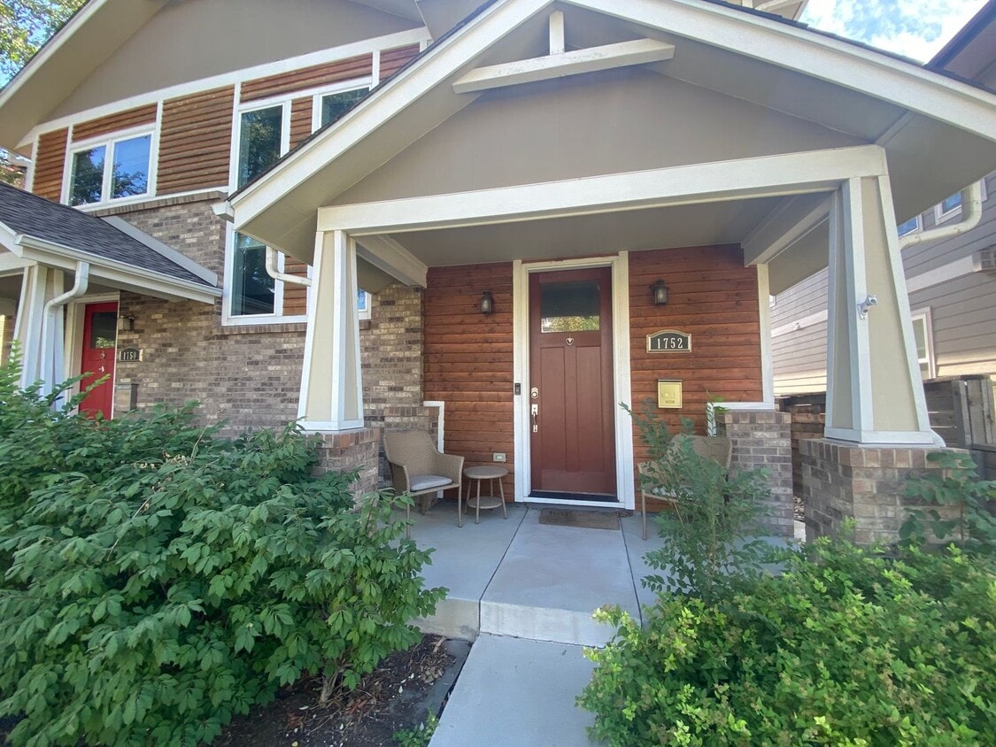 Foto principal - Sleek 3 Bedroom House in Sunnyside!! 6-8 m...