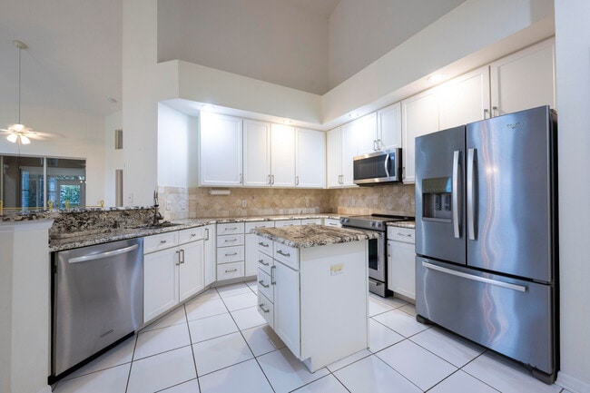 Building Photo - 1676 SW Harbour Isles Cir
