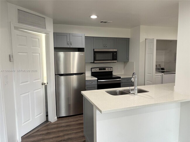Foto del edificio - 17565 NW 67th Pl