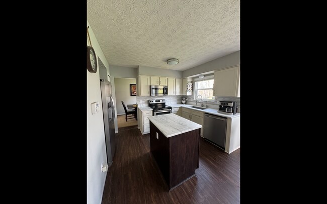 Foto del edificio - 4330 Portobello Dr
